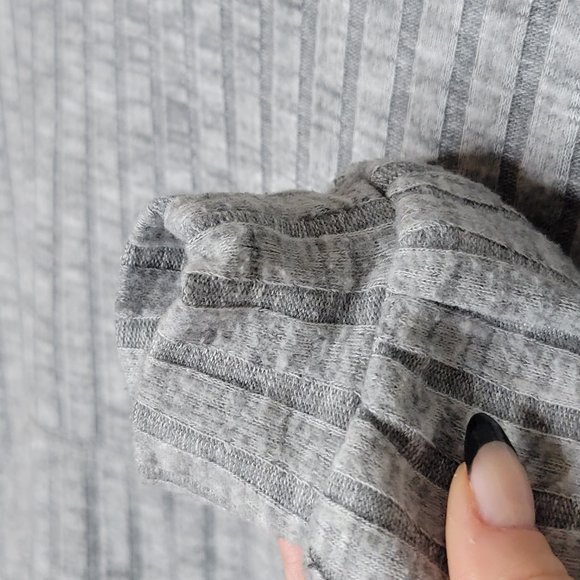 PICK 3 FOR $20 Billabong Ribbed Cropped Pullover Gray Hoodie Pocket/Pouch Size M - Picture 3 of 7